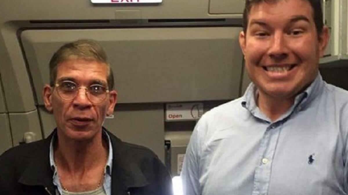 سيلفي الطائرة المختطفة
التقاط شاب بريطاني صورة سيلفي مع المصري الذي خطف طائرة وغير مسارها لتهبط في قبرص مدعيًا بأنه سيفجرها، وذلك للقاء طليقته.