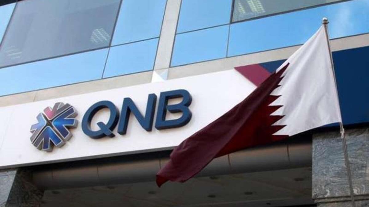 وجاءت قطر في المركز الرابع وذلك بـ بنك قطر الوطني، والمعروف اختصارًا بـ QNB، والذي يملك جهاز قطر للاستثمار نصف أسهمه، مُحققًا إجمالي إيرادات بلغت 4.0 مليار دولار، مستندة على أصول بقيمة 100.8 مليار دولار، بينما بلغت القيمة السوقية لها 25.7 مليار دولار.