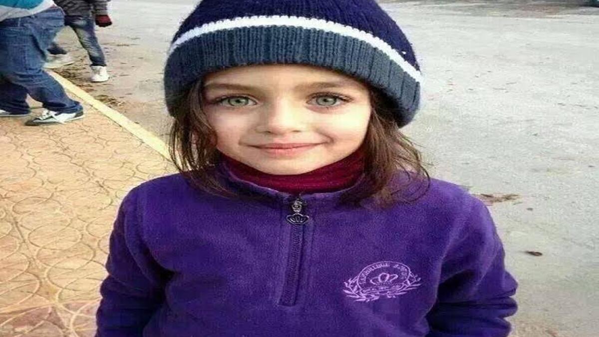 بائعة العلك الحسناء، وهي صورة تم تداولها في مواقع التواصل الاجتماعي لطفلة جميلة جداً قيل أنها طفلة سورية تبيع العلك في مدينة إربد الأردنية، وقد وصفها البعض بـ الموناليزا السورية.