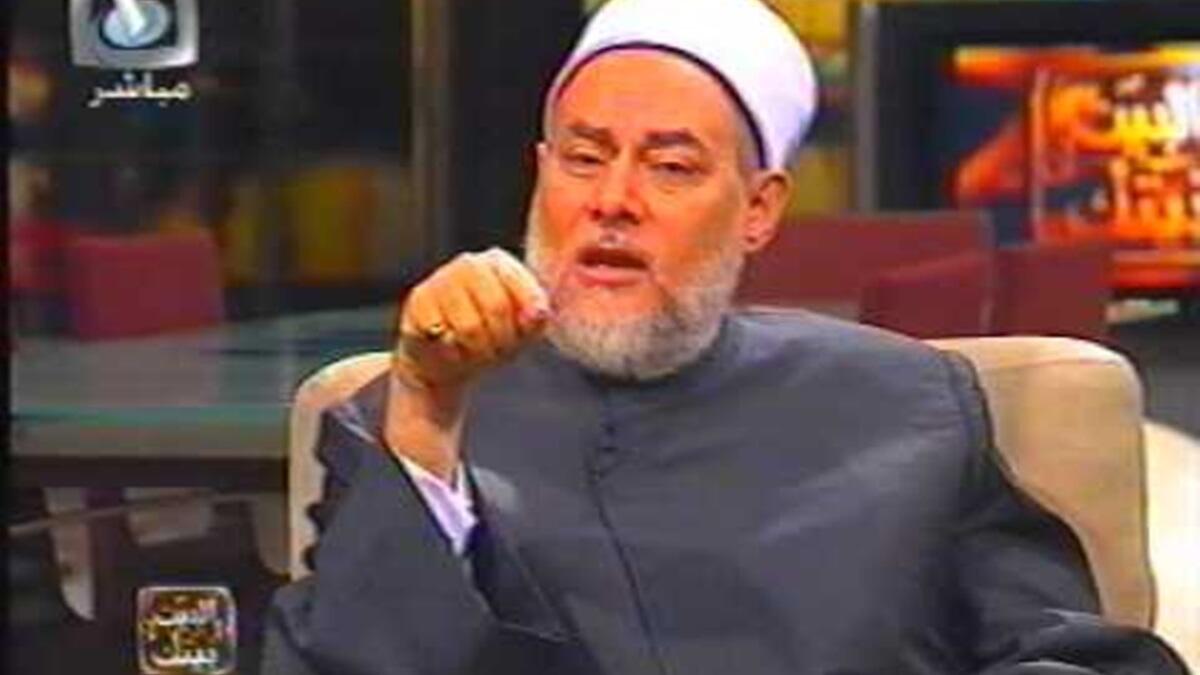 في منتصف عام 2007، خرج الشيخ علي جمعة عبر برنامج البيت بيتك، الذي كان يذاع على التليفزيون المصري بفتوى التبرك ببول النبي (ص)، واستشهد فيه بموقف حدث مع إحدى السيدات في عهد الرسول الكريم.