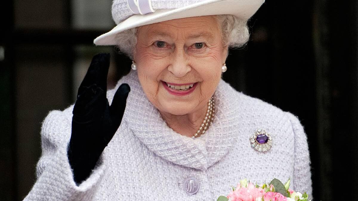 من تصريحاته المثيرة للجدل تأكيده على أن ملكة بريطانيا، إليزابيث الثانية، من آل البيت، موضحًا أن شخصا يدعى الهاشمي هو جد إليزابيث الثانية، وأنها لم تُسلم لأن الإنجليز أرغموا جدها عنوة على التنصر.