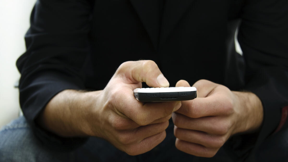 من أبرز الفتاوي المثيرة للجدل: "يجب على كل زوج الاتصال على الزوجة قبل الذهاب إلى المنزل، لعل معها رجل فيأخذ فرصته في الهرب”.