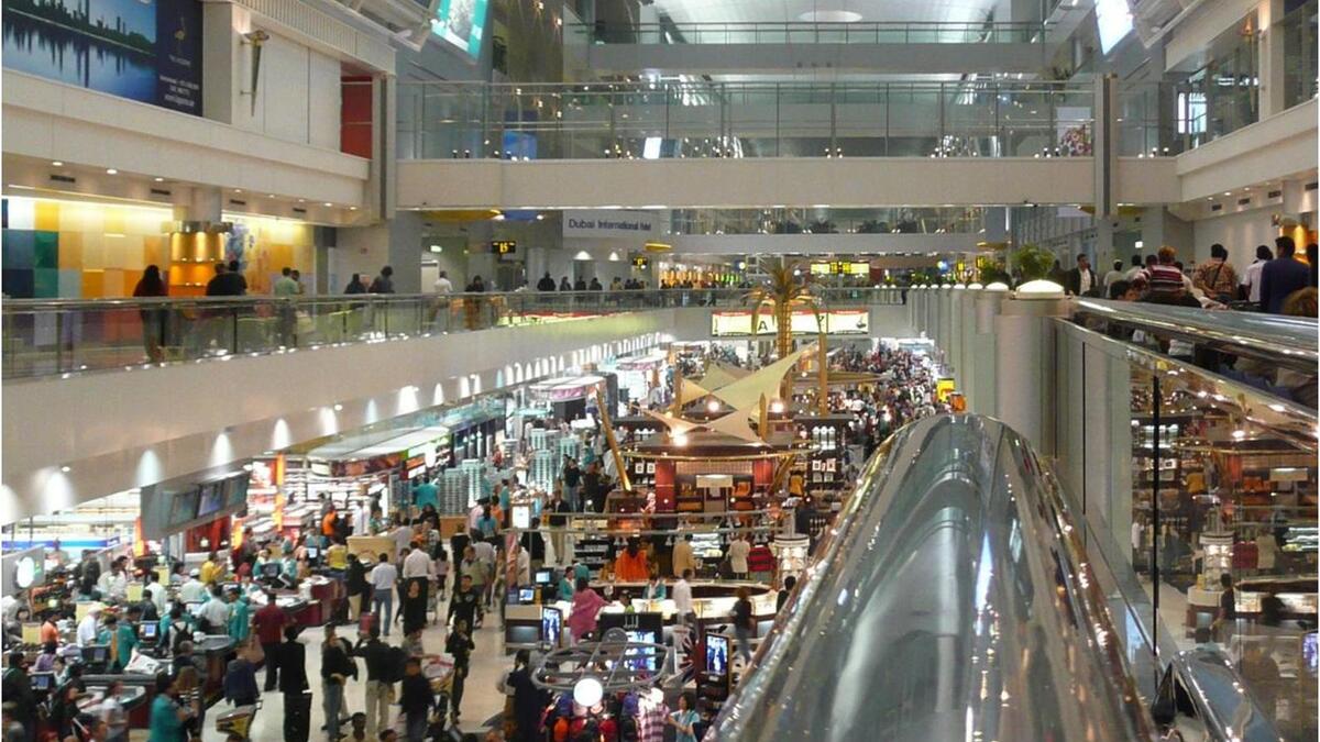 مطار دبي الدولي يأتي في المركز رقم 39 على مستوى العالم، وهبط من المركز رقم 25 في العام الماضي.ويبلغ عدد المسافرين عبره قرابة 70 مليون مسافر سنويًا.وتبلغ عدد الرحلات الجوية عبره قرابة 357 ألف رحلة سنويًا.