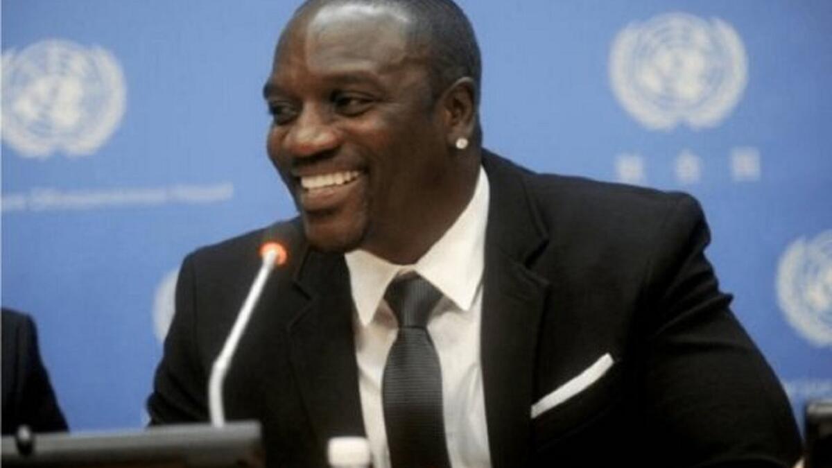 2015 هو العام الذي قام خلاله المغني والمنتج الأميركي، أكون، بتوفير الطاقة الكهربائية ل 600 مليون شخص في أفريقيا. أكون دشن مبادرة "أكون ينير أفريقيا عام 2014، بعدما وجد أن 85% من القارة محرومة من محطات لتوليد الكهرباء. وتحقيق ذلك خلال عام 2015.