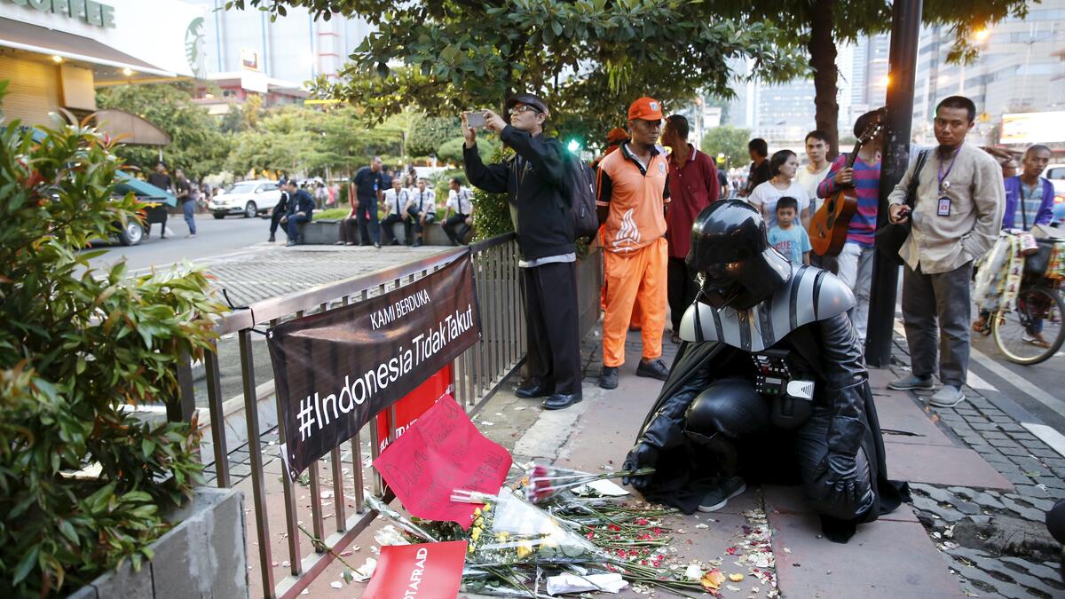 “داعش” تصل إلى جاكرتا" تعرضت العاصمة الإندونيسية جاكرتا 14 يناير/كانون الثاني 2016، لسلسلة تفجيرات أدت إلى مقتل 8 أشخاص من بينهم شرطي وإصابة آخرين، قرب مكتب للأمم المتحدة وأماكن أخرى مختلفة. وأعلن تنظيم الدولة الإسلامية “داعش” بعدها تبنيه لتلك التفجيرات.