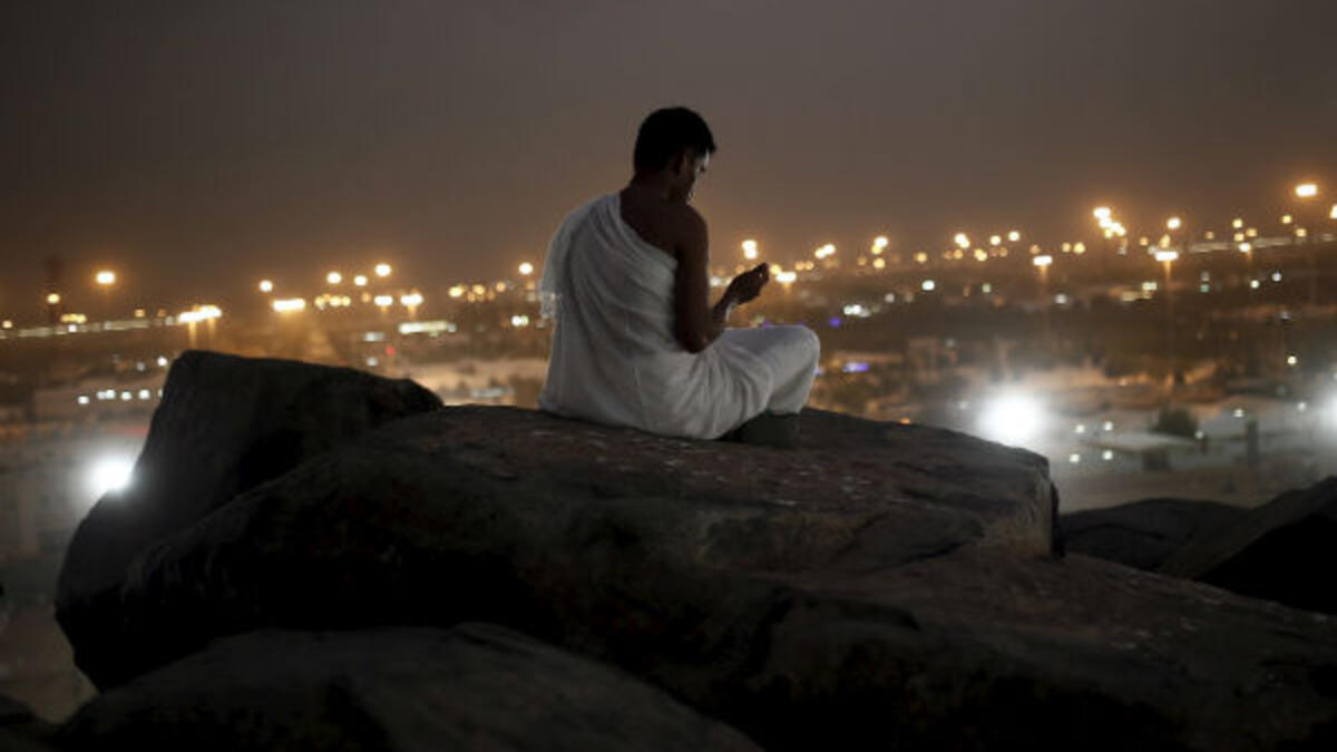 أفضل الأعمال التي تم ذكرها في الشرع في هذا اليوم وفي الأيام التسع الأوائل من ذي الحجة غير الصيام هو التوبة والذكر وكثرة الاستغفار والتقرب إلى الله بكل الأعمال الصالحة التي يجزي بها الله، كما ذكر في فضل يوم عرفة أنه من أجمل الأيام التي يحبب فيها الدعاء.