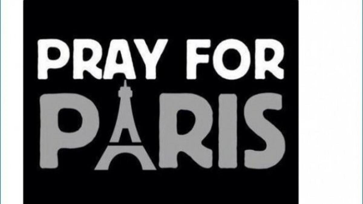 "صلوا من اجل باريس" هي الجملة التي انتشرت بقوة بعد الأحداث سواء من أجانب او عرب لكن العديد من النشطاء العرب ردوا على هذه الجملة بـ صلوا من اجل بيروت وسوريا وفلسطين!