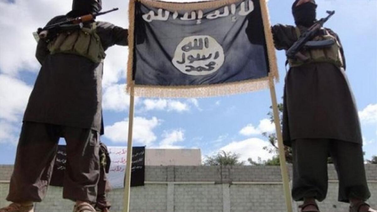 يمارس أعضاء التنظيم الاتجار بالأعضاء البشرية في السوق السوداء العالمية، معتمدين على جراحين "مستوردين" من الدول الخارجية. أما الأعضاء فتؤخذ من المسلحين القتلى أو من أجساد الأسرى والمخطوفين الأحياء،بمن فيهم الأطفال من الأقليات القومية في سوريا والعراق.