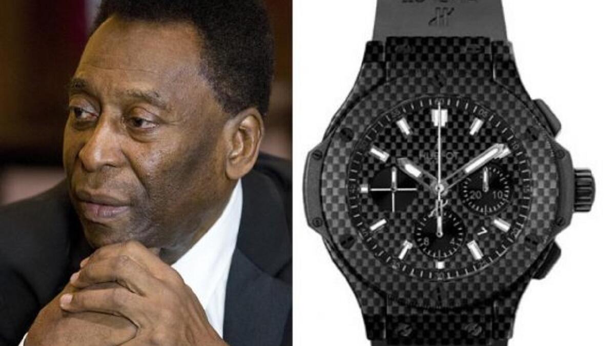 أسطورة كرة القدم البرازيلي بيليه يرتدي هوبلو بيق بانق ايفولوشن. سعرها 18669 دولار.