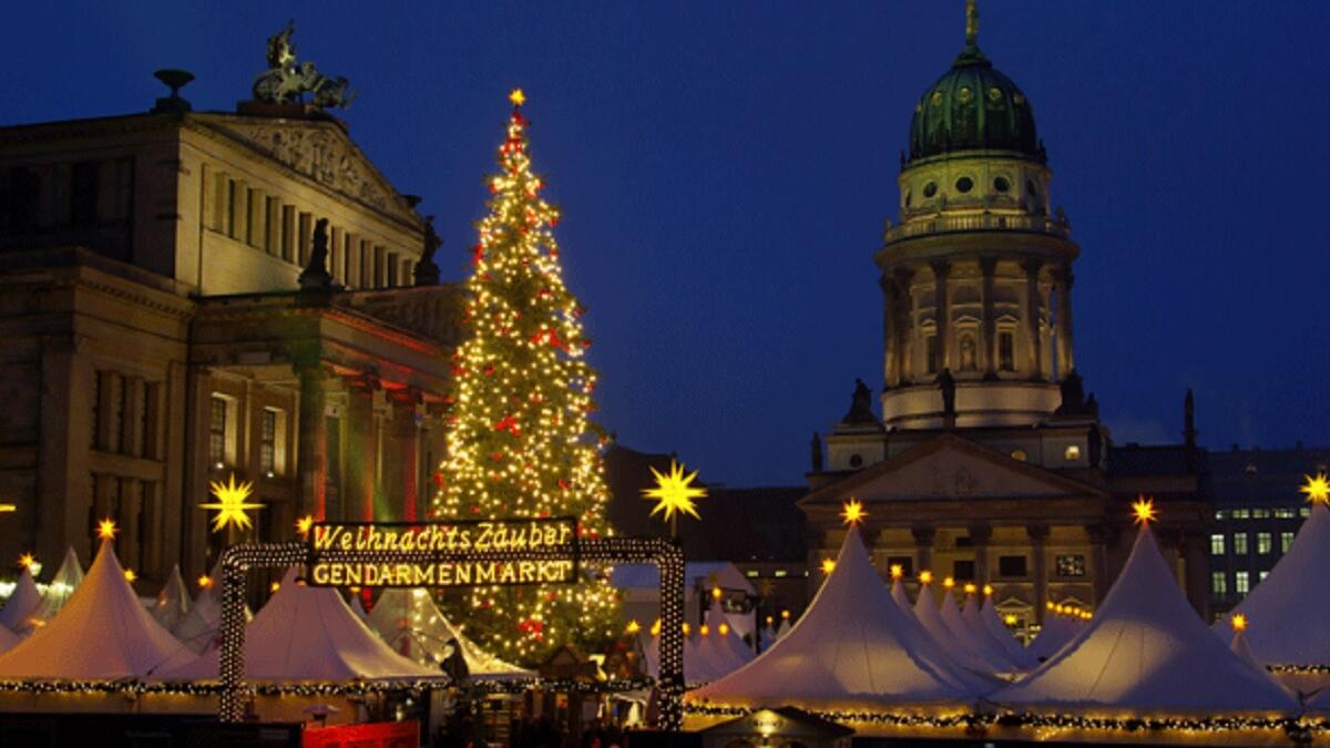 برلين:
تعد برلين المدينة الأكثر ابتكارًا في مواسم الكريسماس، حيث يبدع الشعب الألماني كل عام في ابتكار حفلات تنكرية وعروض  مقدمة في الشوارع.