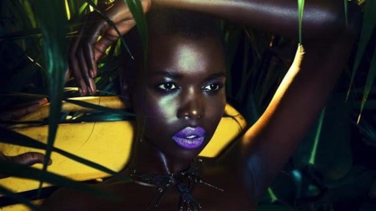 في صغرها أطلقوا عليها ألقاب كـ " ابنة الليل" و " الفحم الأسود " و " أم النجوم"