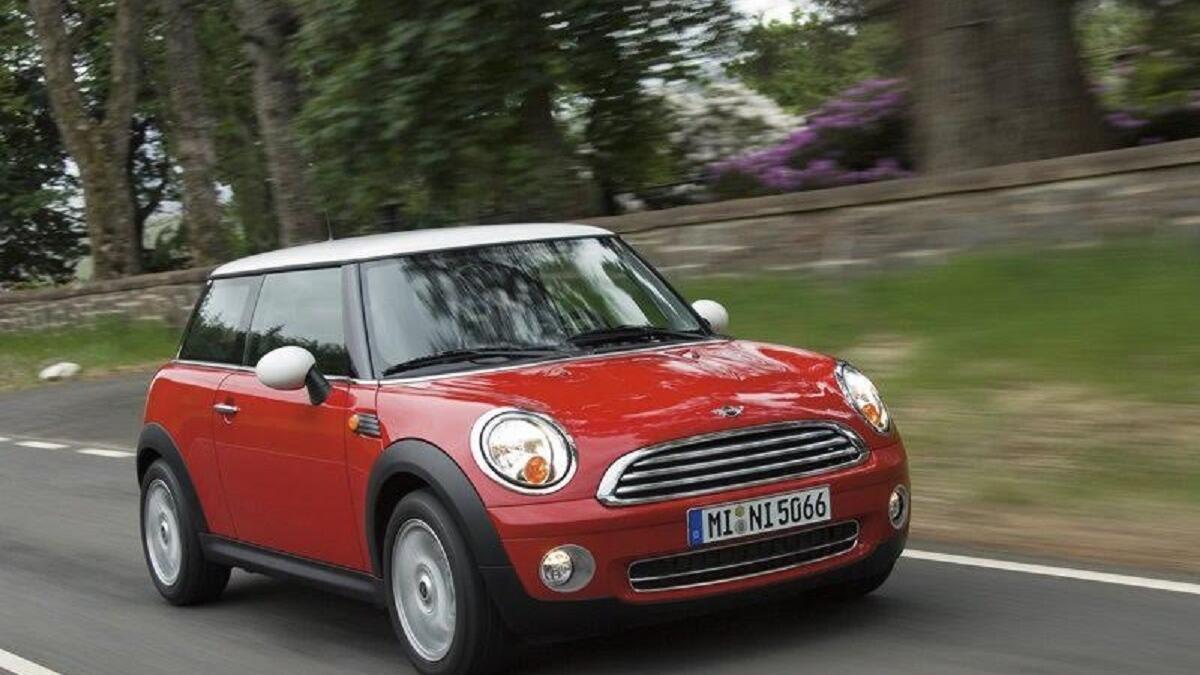 ميني: تعدّ سيارة ميني كوبر المثال الكلاسيكي للسيارات الصغيرة، والتي رغم حجمها الصغير وثمنها المنخفض إلا أنها قادرة على استيعاب عائلة من أربعة أفراد.