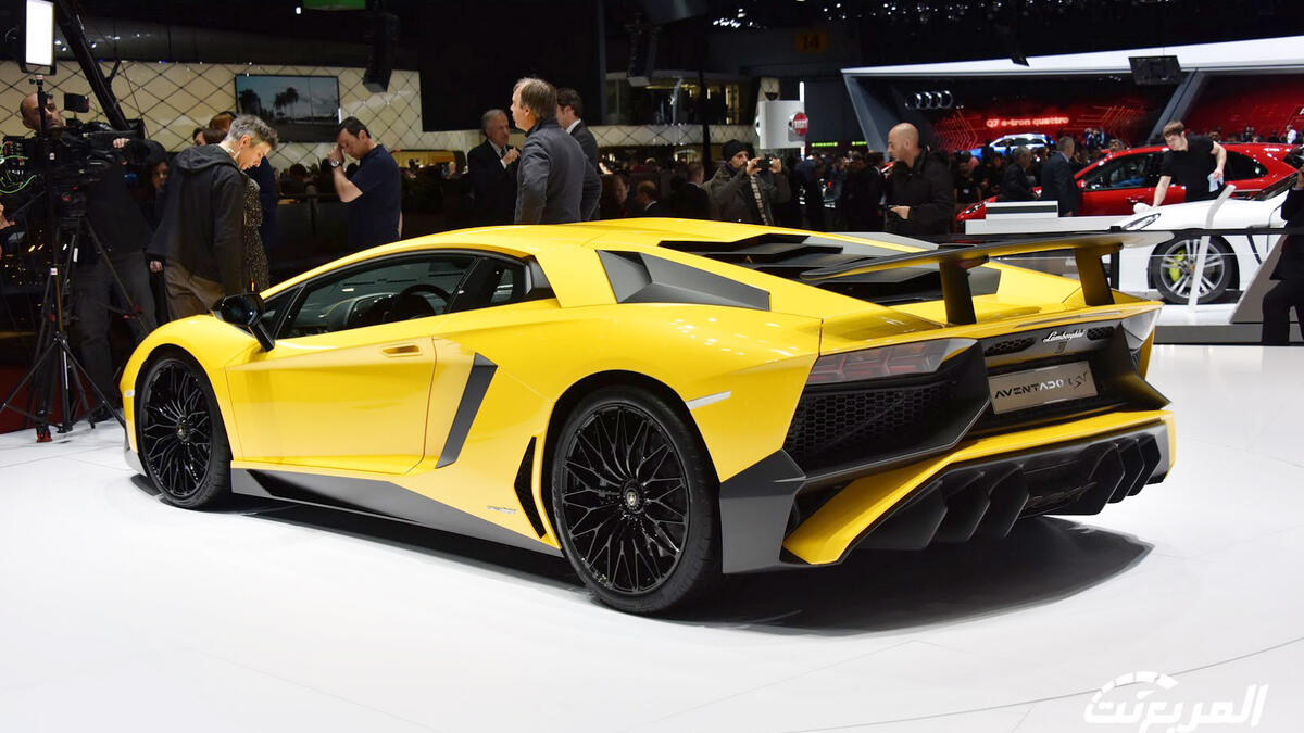 حافظت لامبورجيني أفنتادور أس: على فخامتها وثباتها وتماسكها على الأرض، محرك بقوة 740 حصانًا، وتصل سرعتها القصوى إلى 350 كم بالساعة، لاميروجيني برفورمنت: تكتفي بـ 3 ثوانِ فقط للوصول إلى سرعة 100 كم/ ساعة، وهو ما يمكن اعتباره واحدًا من أسرع المعدلات في المعرض الدولي.