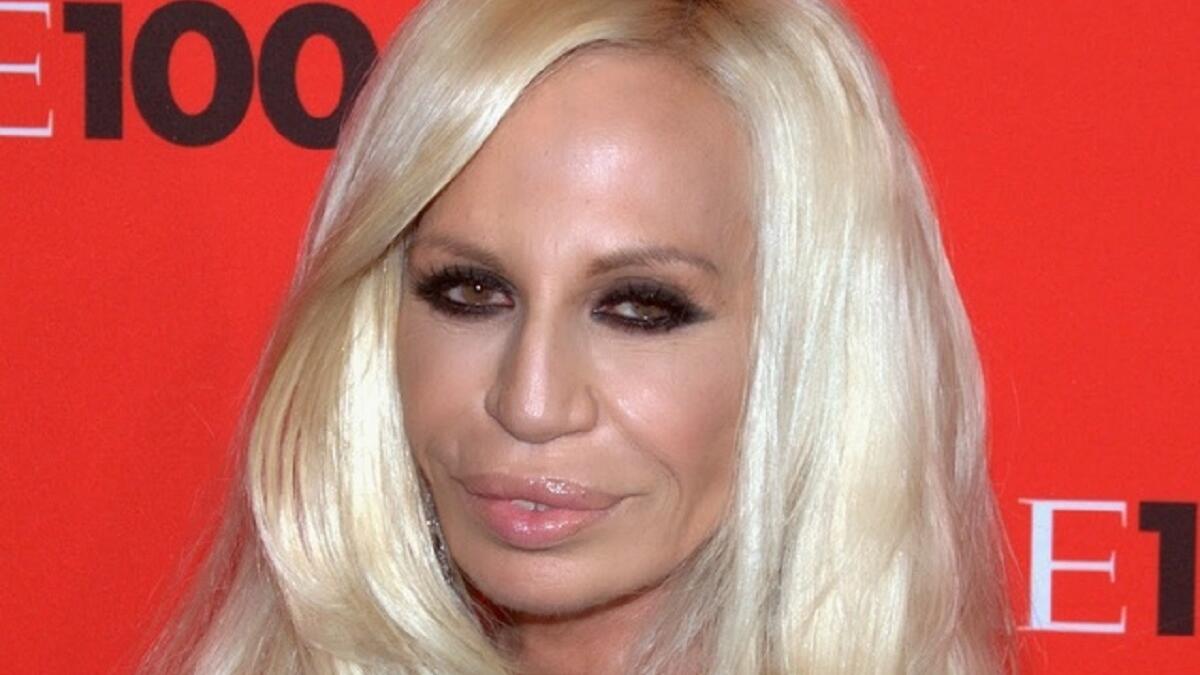 دوناتيلا فيرساتشي:هي رئيس علامة فيرساتشي، واحدة من بيوت الأزياء الأكثر شهرة في العالم، والتي ورثتها عن شقيقها جياني، قدرت ثروة دوناتيلا الحالية بـ 200 مليون دولار، وذلك من أرباح 30% فقط من حصة الشركة إذ تنازلت عن 70٪ من حصة الشركة لابنتها وشقيقها.