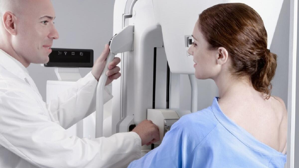 12/4/2017 : طبيب نسائية من جنسية عربية يتحرش بمريضته ذات 17 عامًا في نوذايبو العاصمة الاقتصادية لموريتانيا، بعد أن طلب استمرار مراجعتها مرة في الأسبوع ليتسبب لها بالتهابات دائمة، نتيجة وصفات طبية وكريمات ومعقمات.