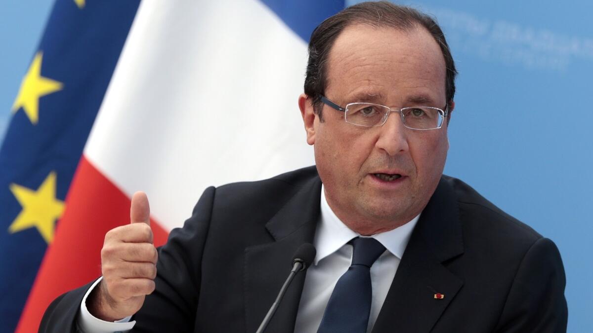 من جانبه أعرب الرئيس الفرنسي الثلاثاء عن "صدمته" و"حزنه الشديد" بعد الاعتداء الدامي، وأعلن أنه سيجري محادثات مع رئيسة الوزراء البريطانية تيريزا ماي.