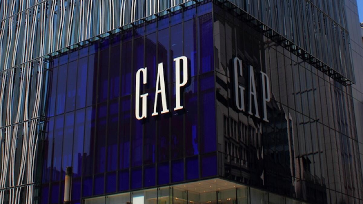 "The Gap " المعنى الحرفي لاسم الشركة هو الفجوة. والمقصود بذلك الفجوة العمرية بين الصغار والكبار.