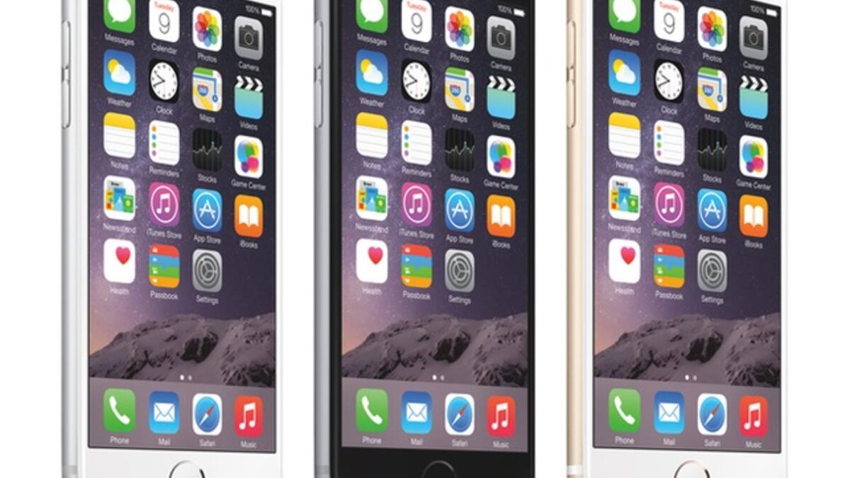 لم تقم شركة آبل بزيادة حجم آيفون 6 إس ولو قليلاً ليشابه هواتف أندرويد. كما أن المواصفات التقنية للشاشة لم تتغير، فهي لا تزال شاشة IPS LCD بدقة 1334 * 750