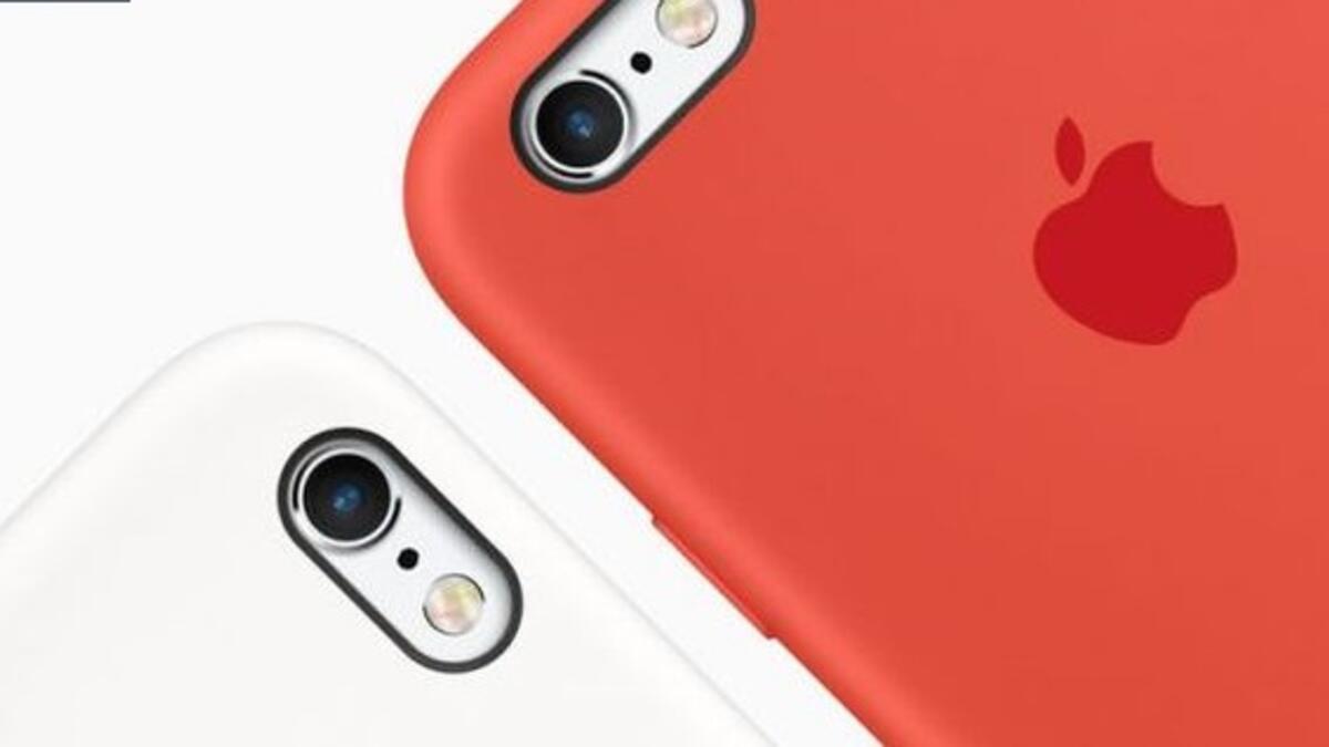 قامت آبل بزيادة دقة كاميرا iSight من 8 ميجابكسل إلى 12 ميجابكسل، حيث يستخدم جهاز الاستشعار عزلاً عميقاً للمساعدة في تجنب تكدس المزيد من نقاط البكسل في نفس حجم جهاز الاستشعار مما قد يسبب في فقدان جودة الصورة،فباتت الصور مفصلة أكثر وبدرجة أقل من الضوضاء.