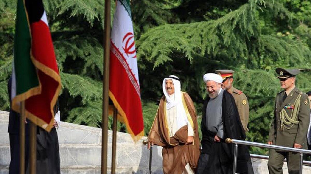 تتصف العلاقة الثنائية بين إيران والكويت بالودية. ليوصفوا العلاقة بالنقطة البيضاء في تاريخ الدولتين. ايران دعمت كويت بشكل كبير في حرب الكويت والعراق ورفضت احتلال الكويت بأي شكل. وترتبط ايران والكويت بعلاقات اقتصادية كبيرة.