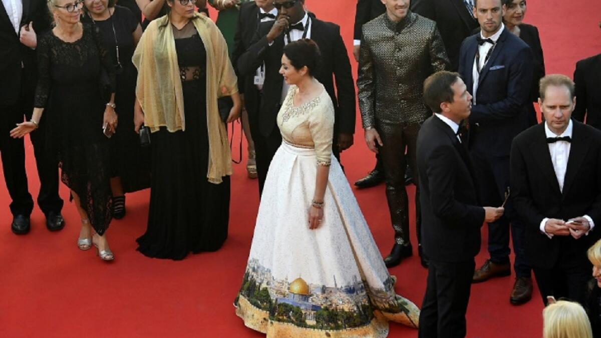 أثار فستان ارتدته وزيرة الثقافة الإسرائيلية ميري ريغيف الجدلَ، لصورة قبة الصخرة على أطرافه، وقام العديد من مستخدمي الموقع بإجراء تعديلات على تنورة الفستان واستبدلوا القدس بصور مجازر قامت بها إسرائيل في غزة والضفة الغربية.