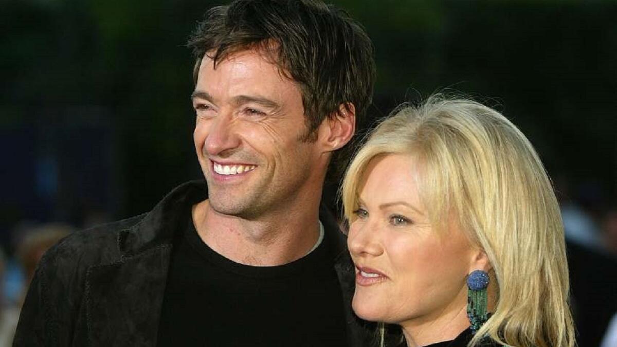 ديبورا لي فورنيس / هيو جاكمان:  الممثلة الأسترالية ديبورا والممثل والمنتج جاكمان متزوجان منذ 21 سنة وأنجبا طفلين، بفارق (12 عاما)