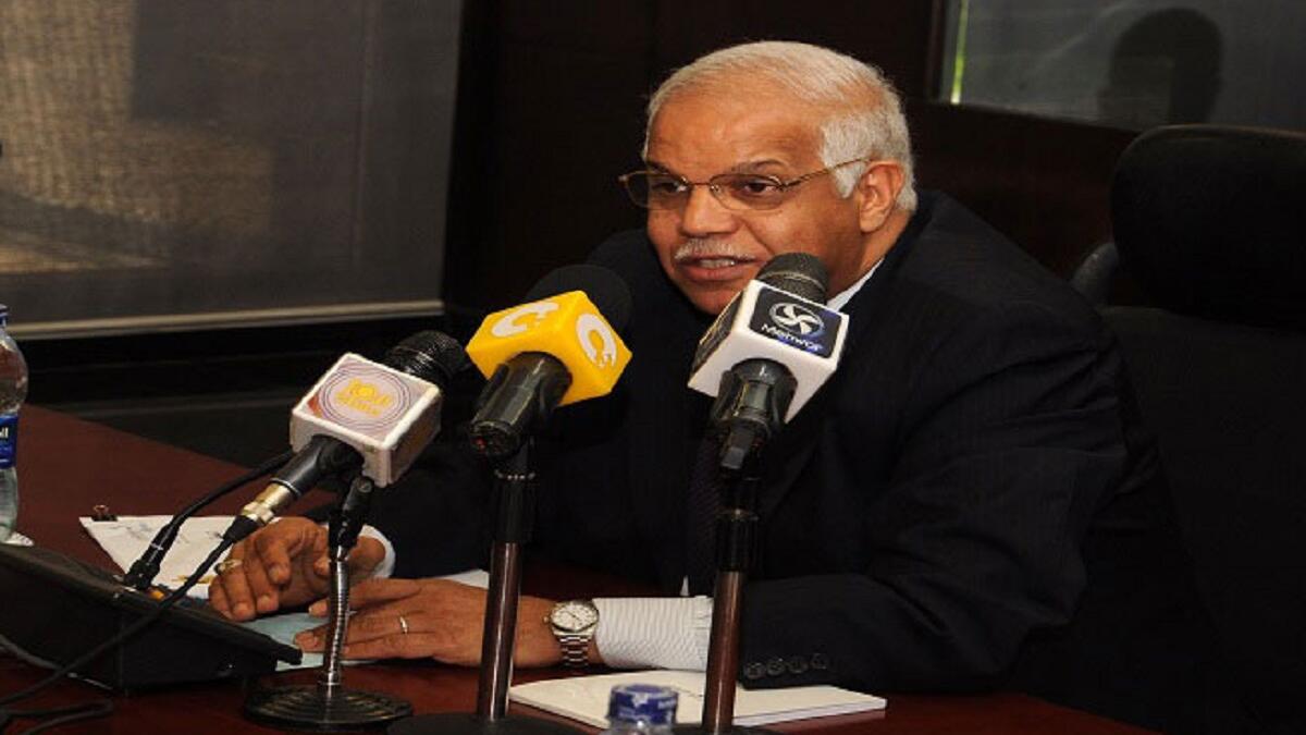 المطر لما بتنزل الشوارع بتتبل: صرح الدكتور جلال مصطفى السعيد، محافظ القاهرة، عقب سقوط الأمطار، بأن سبب غرق شوارع القاهرة هو الأمطار قائلا "المطر لما بينزل الشوارع بتتبل"،موضحًا أن المحافظة بذلت جهدا كبيرا لمنع تكون تجمعات مياه الأمطار لعدم إعاقة حركة المرور.