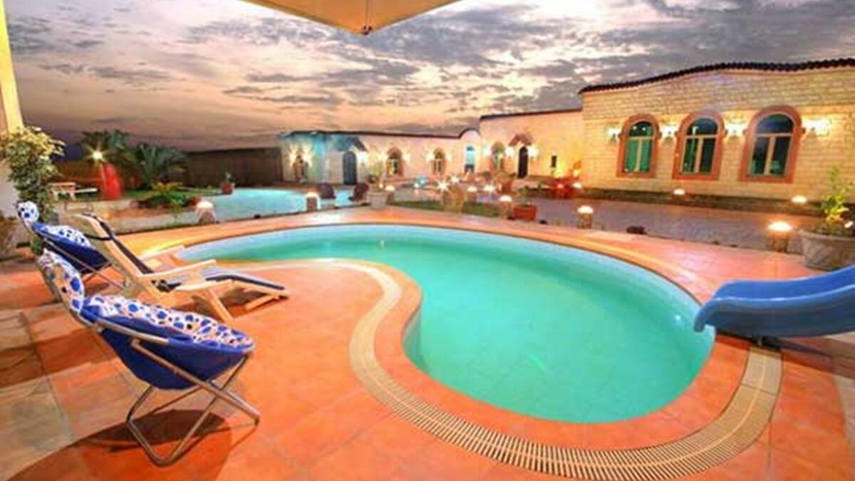 يُعرف الفنان جورج وسوف بانه يملك ثروة طائلة والتي بدت واضحة في فخامة منزله!