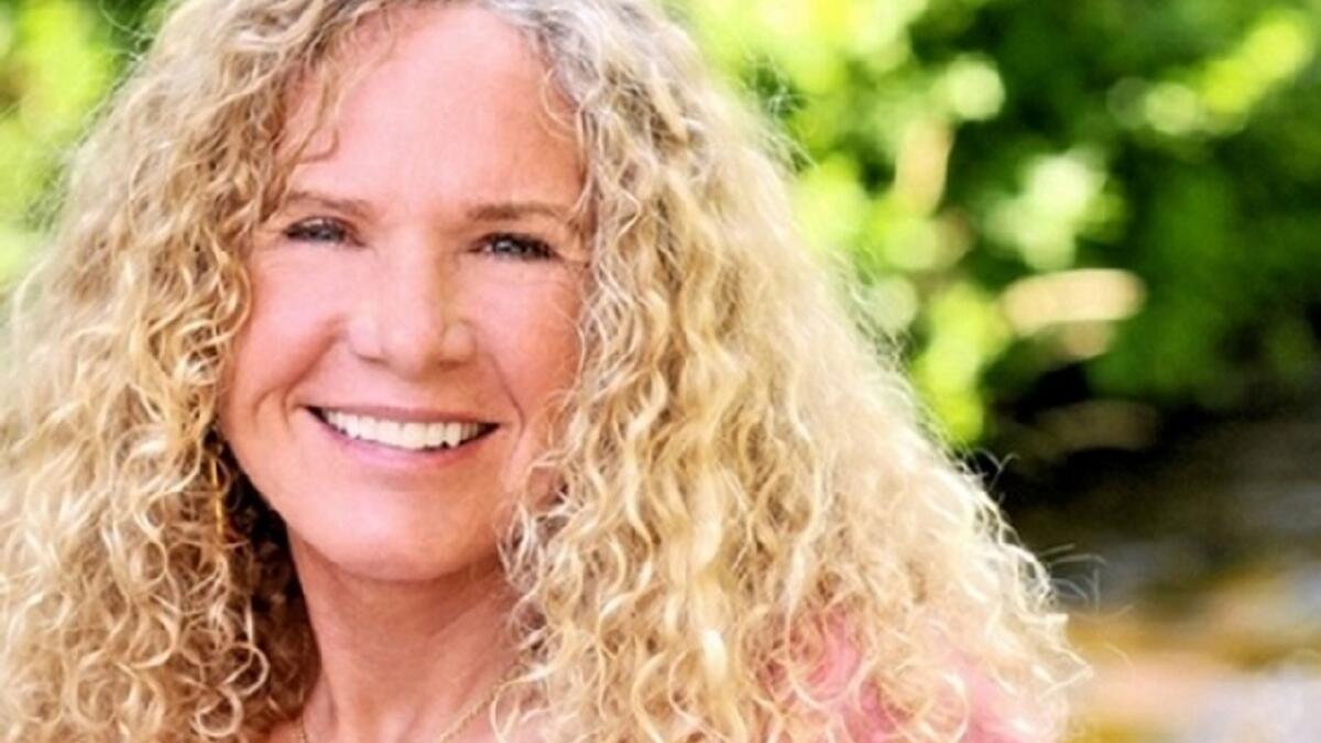 كريستي والتون: تمتلك في حسابها 22.5 مليار دولار حصلت عليها بعد وفاة زوجها جون والتون، وهي الآن ثاني أغنى امرأة في العالم، تمتلك كريستي أسهما قيمة في الشركة، وبما أنها تحصل على حاجياتها اليومية من بقالات وول مارت مجانا فهي لا تصرف ثروتها إلا في الأمور الثنائية