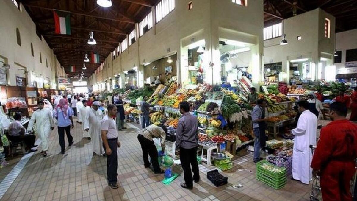 "الكويت" يعاقب القانون رقم 44 على الإفطار العلني في رمضان، وفيه يعاقب بغرامة لا تتجاوز مائة دينار(331$) وبالحبس لمدة لا تتجاوز شهراً أو بإحدى هاتين العقوبتين: أ- كل من جاهر في مكان عام بالإفطار في نهار رمضان؛ ب- كل من أجبر أو حرض أو ساعد على تلك المجاهرة