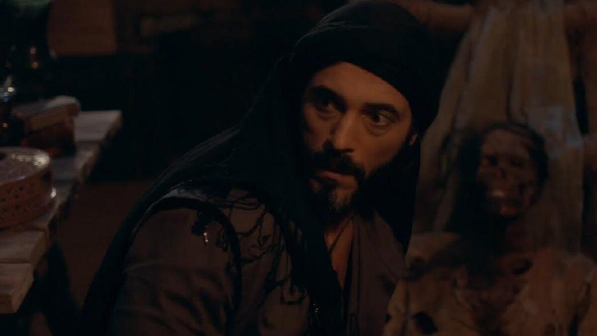 شبهاً شديداً بين بعض مشاهد مسلسل "كفر دلهاب" بطولة الممثل سويف الشريف، والذي تدور أحداثه في العصور القديمة في قرية مسحورة، من الفلمين الأمريكيين "ذا رينغ" و"طارد الأرواح".