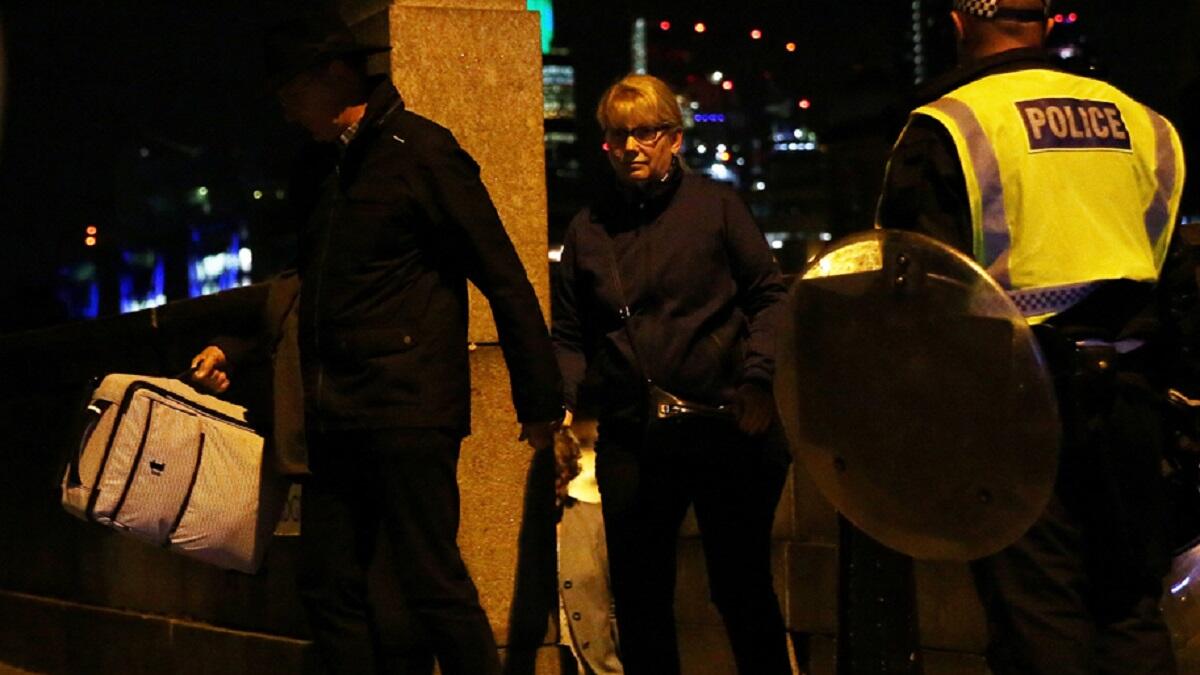 الشرطة البريطانية: مقتل 6 أشخاص وإصابة نحو 48 آخرين جراء حادثتي الدهس والطعن، وأنها قتلت المشتبه بهم الثلاثة بعد 8 دقائق من تلقي بلاغ بوقوع عملية الدهس