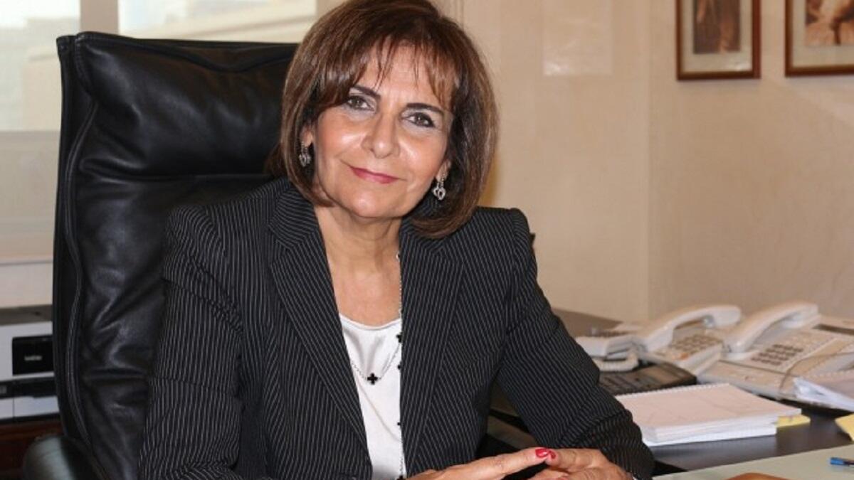 منى المؤيد - البحرين : 
أول امرأة بحرينية تنتخب لعضوية مجلس إدارة شركة مساهمة عامة -الملاحة والتجارة الدولية-، وتدير أكثر من ألف موظف ومئة علامة تجارية عالمية، وتقول: "يتوجب على المرأة أن تضاعف عملها للوصول بصعوبة إلى ما يمكن أن يصل إليه الرجل بسهولة".