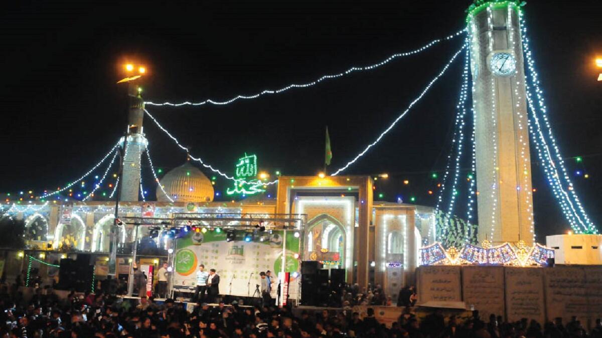 الاحتفالات الشعبية في هذا اليوم  أخذت بالتراجع، إذ كانت الزينة تملأ الشوارع، والحلويات تنتشر في الأسواق، وتكثر أعمال الخير، وتزداد أواصر المحبة والتزاور بين الأقارب.