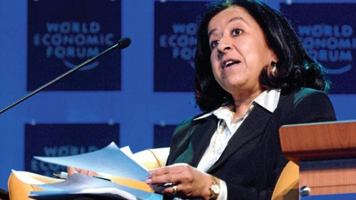 تمتلك أسرة العليان، التي تراجعت ثروتها هذا العام بمقدار 1.1 مليار دولار، مجموعة العليان التي تضم أكثر من 50 شركة، ولها حصة كبيرة في مت لايف، وفيرست بوستون وأمريكان إنترناشيونال جروب وقدرت الثروة بـ 10.9مليار دولار (12 مليار سابقاً)