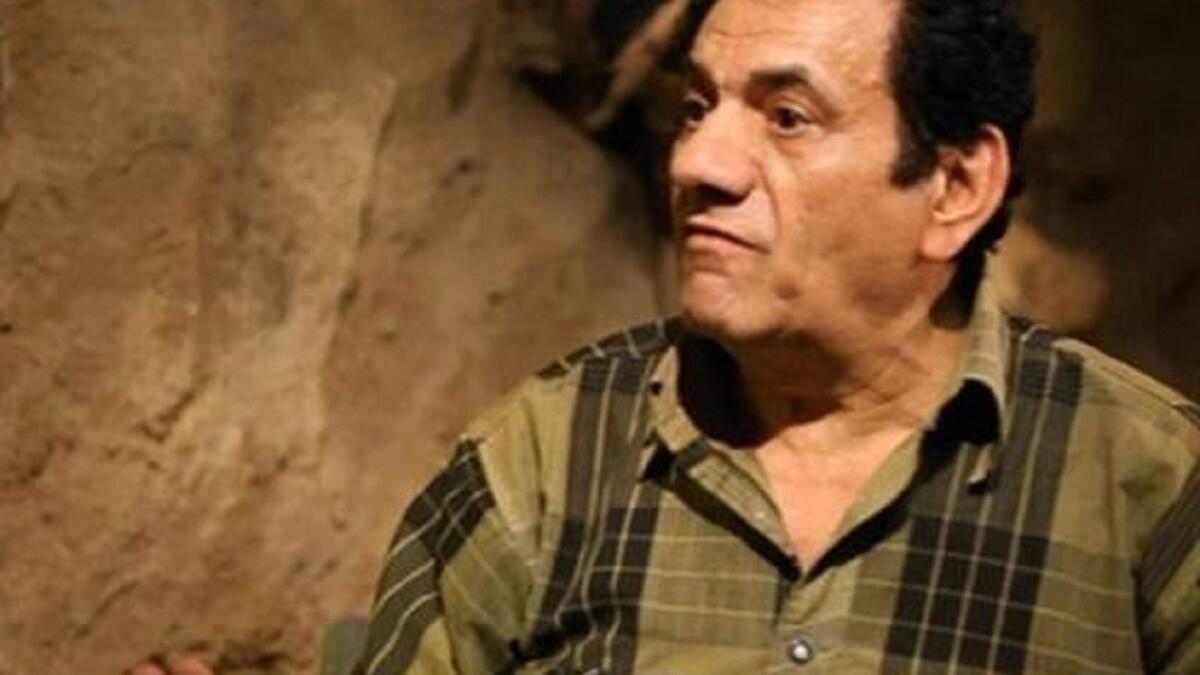 "عسل يوم وعالشغل عدل": بعد زواجه قضى يوم عسل واحد فقط بسبب انشغاله في التصوير لمسرحية مع فريد شوقي، وأن العروسة جاءت لمشاهدة العرض المسرحي أيضًا لدعمه.