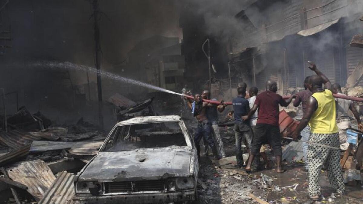 "نيجريا عند صلاة الفجر"أدى تفجير نفذته انتحاريتان، 16 مارس/آذار 2016، إلى مقتل 22 شخصاً وإصابة 35 آخرين أثناء أداء صلاة الفجر في مسجد بمدينة مايدوغري، شمال شرق نيجيريا، وفق ما أفاد به مسؤولو هيئة إدارة الطوارئ نيجيريون للصحافة.