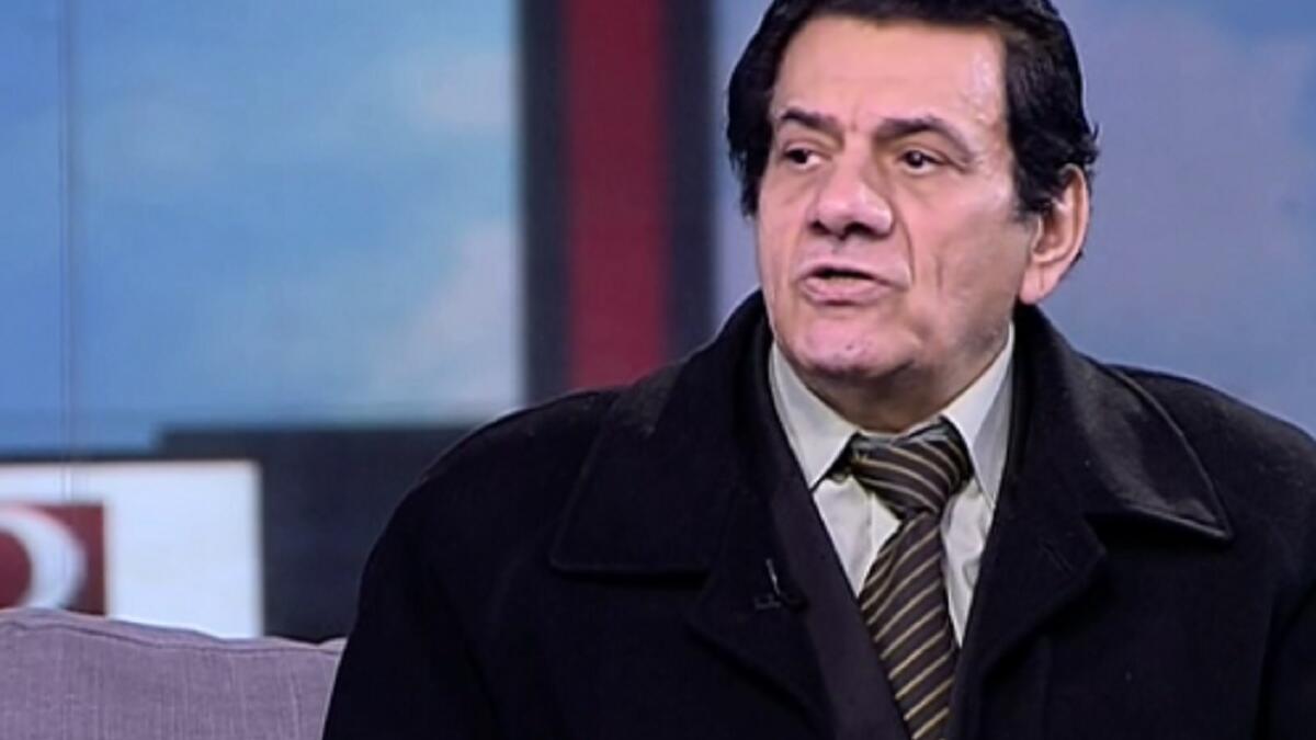 بداياته: عمل كموظف في شركة النسيج بالإسكندرية قبل أن يقتحم المسرح بمشاركة مسرحية "سيدتي الجميلة" عام 1969 لينتقل في السبعينيات للعمل بالسينما وأخيرًا في التلفزيون.