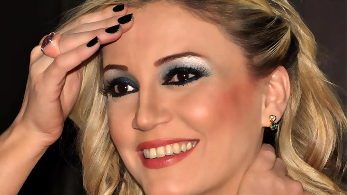 المطربة  السورية نورا رحّال أصيبت بمرض السرطان  الثدي في عام 2007. لكنّ اكتشافها للمرض مبكّرا سمح للأطباء بالتحكّم في انتشاره، ما سهّل علاجها كثيرا. إذ لم تخضع إلى جلسات العلاج الكيماوي المُتعِبة، وقد عادت إلى الفنّ بعد شفائه.