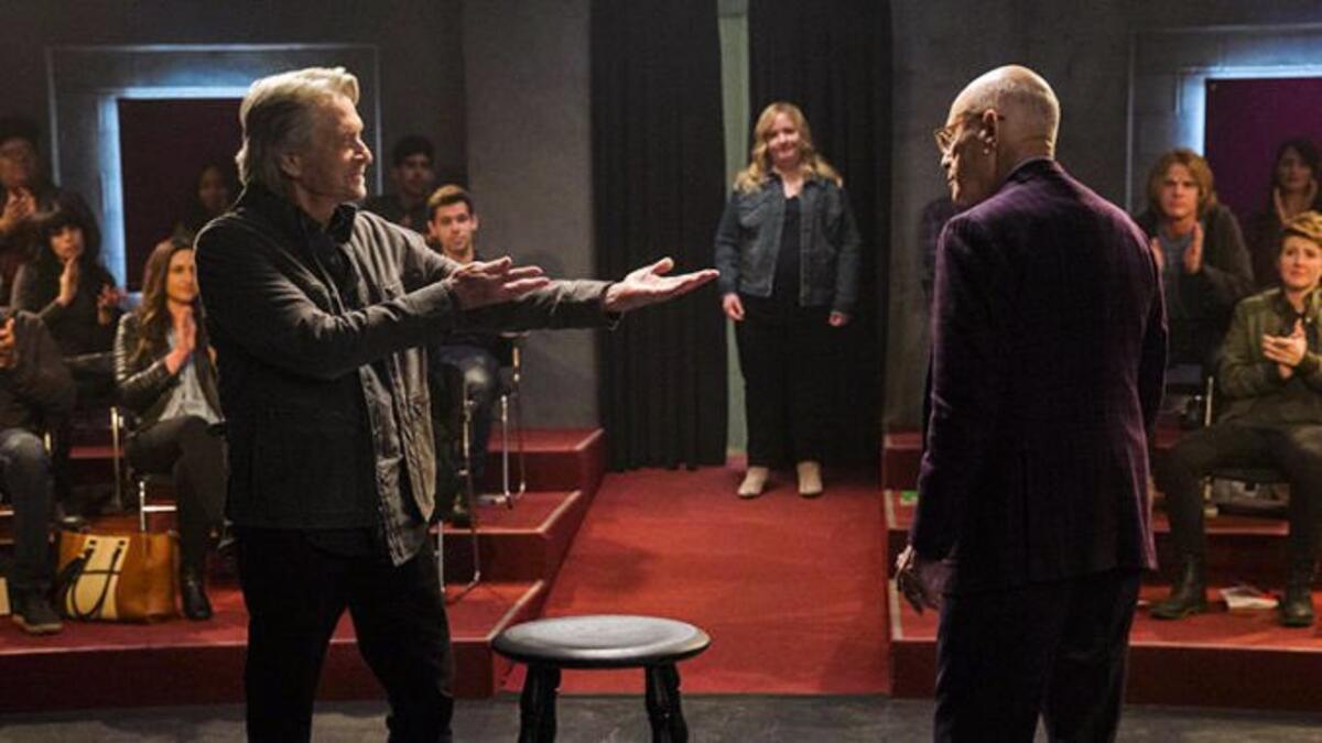 : The Kominsky Methodمسلسل خفيف دم وقصير عن ممثل كبير في السن يعمل مدرب تمثيل وعلاقته بصديقه (وكيله) وابنته وطلابه المسلسل فاز بجائزة القولدن قلوب كأفضل مسلسل تلفزيوني كوميدي وفاز البطل مايكل دوقلاس بجائزة أفضل ممثل