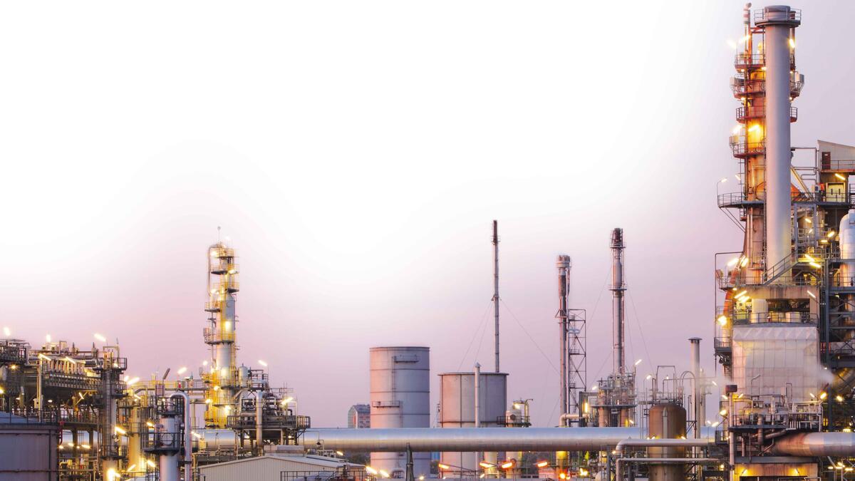 تأتي دول المجلس مجتمعة في المرتبة الأولى عالميًا في احتياطي النفط  وإنتاجه والمرتبة الثانية في احتياطي الغاز والثالثة في إنتاجه.