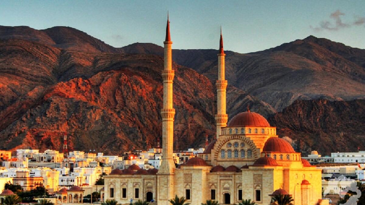 عُمان: يعاقَب بالسجن تقديرًا أو بالغرامة من ريال إلى 5 ريالات أو بإحدى العقوبتين.