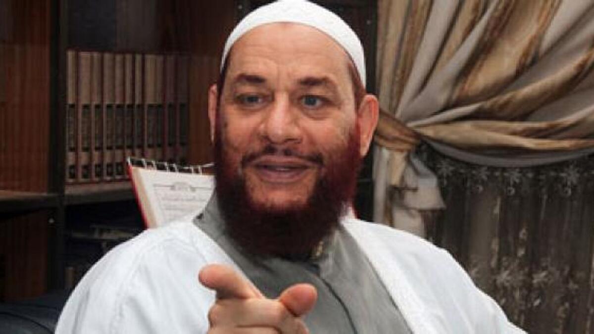 أصدر الداعية المصري أسامة القوصي  فتوى إنه "يجوز للرجل رؤية المرأة التي يرغب في الزواج منها وهي تستحم".و في حال رغب الرجل في الزواج من امرأة فيمكنه الاختباء ورؤية ما يريد منها، مشيراً إلى أنه يشترط على ذلك أن تكون نيته صادقة، ويرغب في الزواج منها.