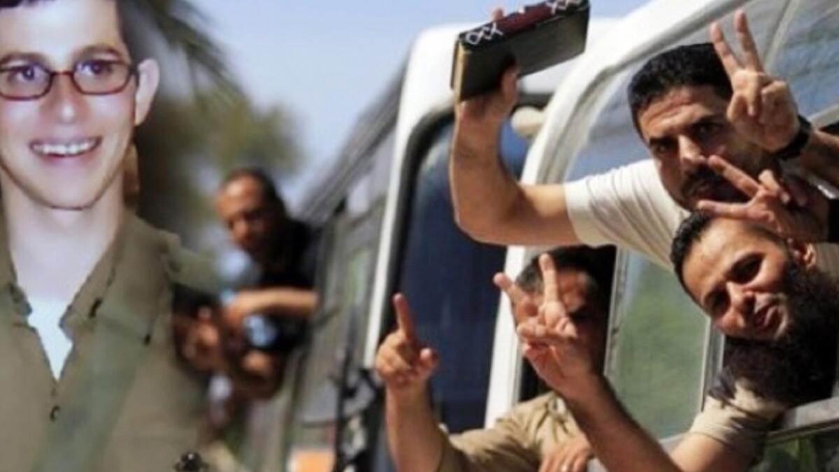 أبرز صفقات الإفراج: في عام 1985 تم الإفراج عن 1150 أسيرًا مقابل الإفراج عن ثلاثة جنود إسرائيليين أسرتهم الجبهة الشعبية في لبنان، وفي 2011 توصلت حماس لإطلاق 1027 أسيرًا مقابل جلعاد شاليط.