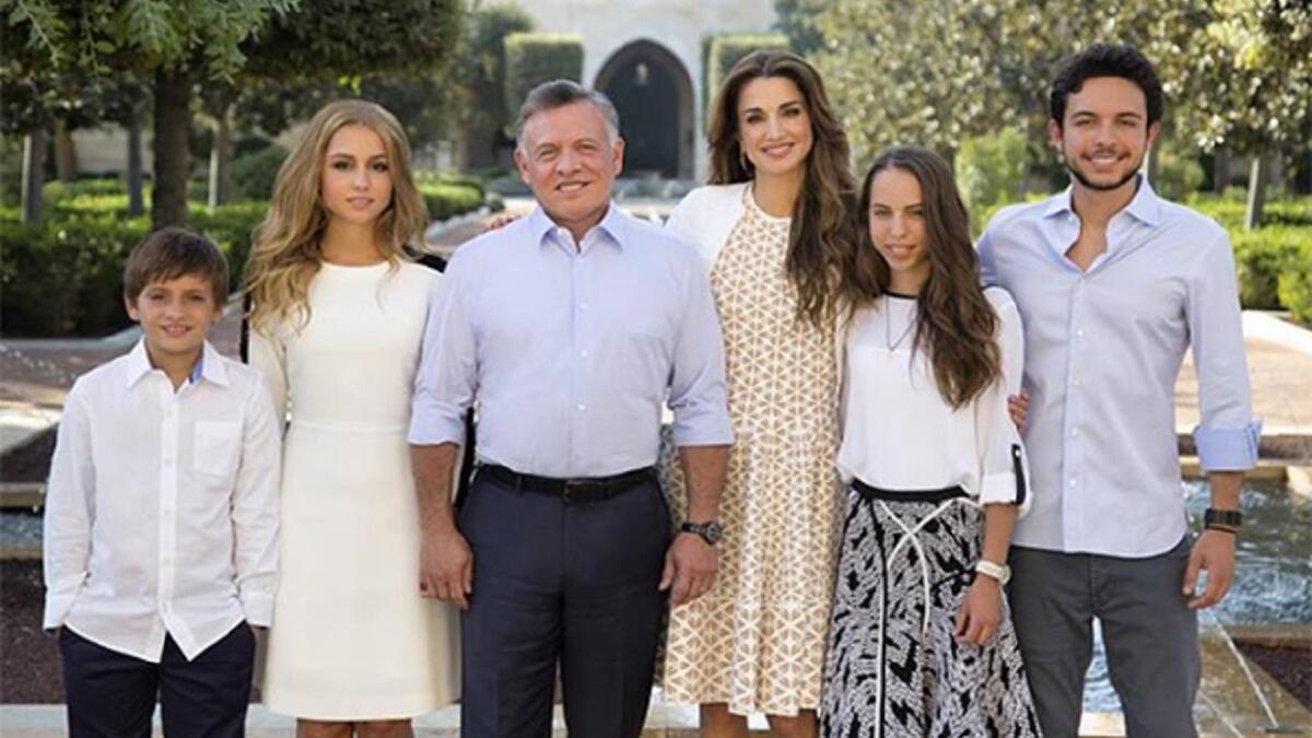 أنجبت الملكة رانيا  أربعة أبناء هم: الأمير الحسين (ولي العهد)، الأميرة إيمان، الأميرة سلمى، والأمير هاشم. الملكة رانيا عاشت جميع مراحل عمر ابنائها. محافظة على الإطار العائلي للأسرة المالكة.