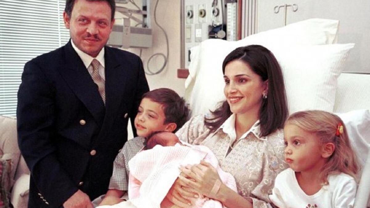 استطاعت ملكة الأردن رانيا العبدالله النجاح في جميع أدوارها فهي نجحت كحبيبة وأم وسيدة مجتمع وملكة، واحتل اسمها الصحف العالمية بإنجازاتها وأناقتها. فهي ملكة بكل معنى الكلمة.