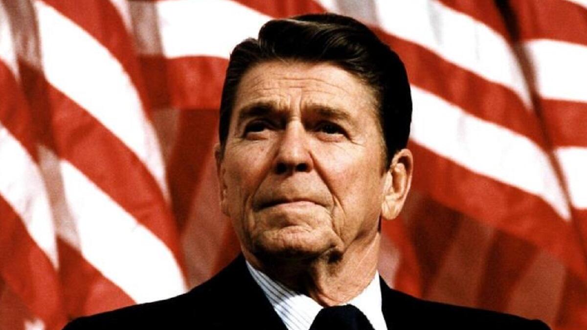 رونالد ريغان الرئيس الأربعين للولايات المتحدة الأمريكية من عام 1981 إلى 1989، كان يعمل بمجال التمثيل قبل أن يدخل المجال السياسي الذي بدأه في بداية الخمسينيات. برزت قوة الولايات المتحدة كلها في عهده حتى نهاية ولايته الثانية عام 1989.