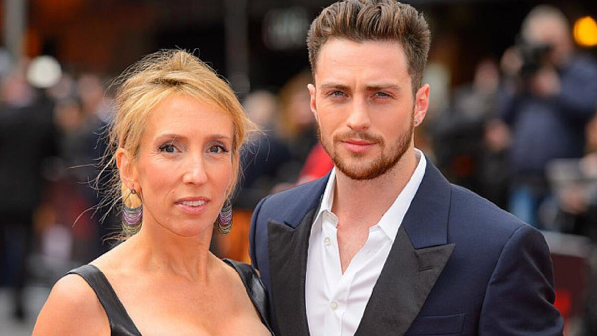 سام تايلور / آرون جونسون: سام فنانة بريطانية عمرها 50 عاماً، متزوجة من الممثل آرون البالغ من العمر 26 عاماً، بفارق (24 عاما)