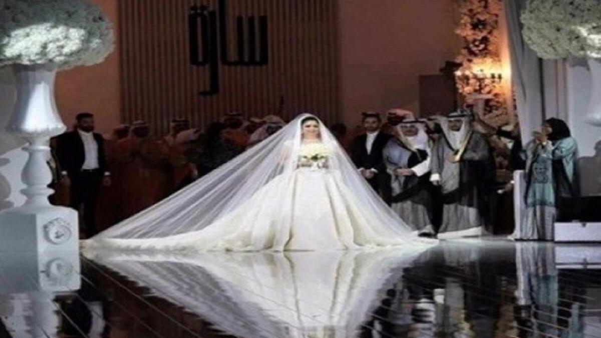 شهدت الكويت حفلة زفاف أسطوري، وهو زفاف سارة ابنة الشيخ خالد العبد الله الصباح. وأطلت الشيخة ساره بفستان فخم ومبهر من تصميم كريكور جابوتيان مرتديه شبكتها الماسية وأحيا الحفل الفنان الكويتي سليمان القصار بالإضافة لضيوف الشرف كالفنانة أحلام