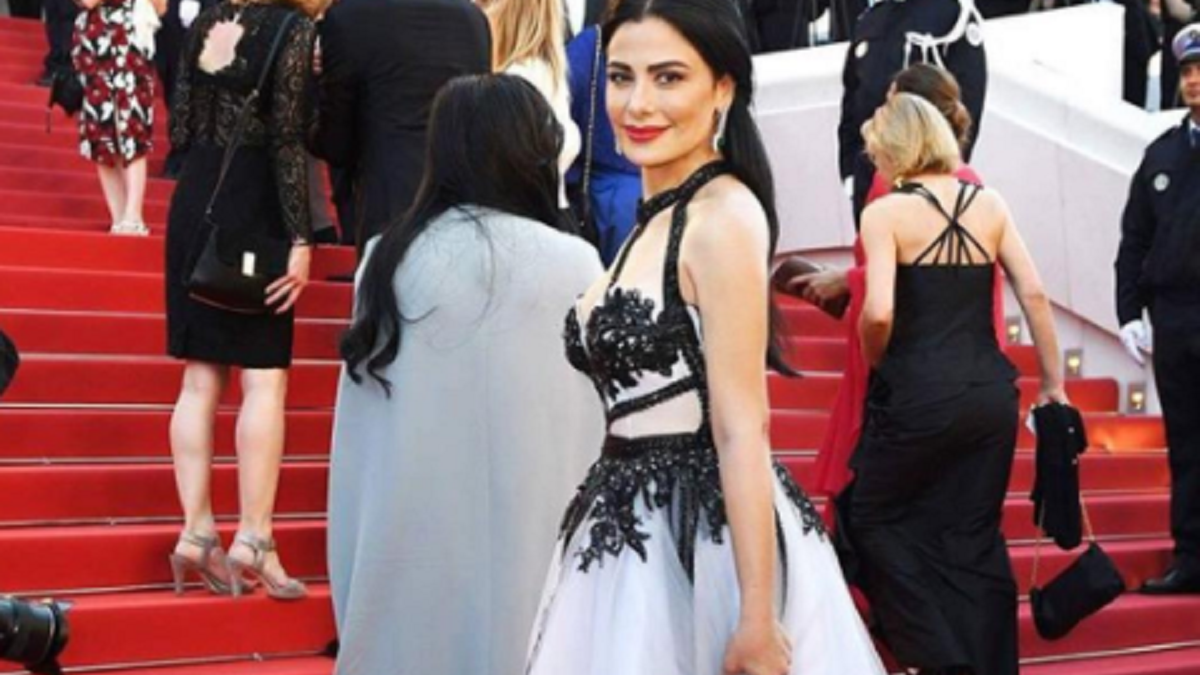 بدت الممثلة الأردنية صبا مبارك متألقة في مهرجان كان بطريقة مميزة واستثنائية باللونين الأبيض والأسود، ومن بين الفنانين العرب المتواجدين في مهرجان كان: النجمة بشرى، ومحمد دياب، عضو لجنة تحكيم مسابقة نظرة ما، والمخرج أمير رمسيس، وانتشال التميمي.